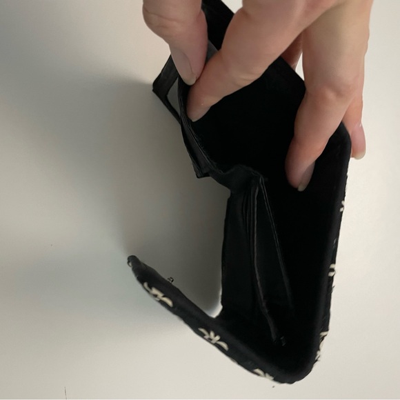 Vera Bradley Petite Trifold Wallet Mini Concerto Flower Floral Black Cream Ivory - Picture 7 of 11